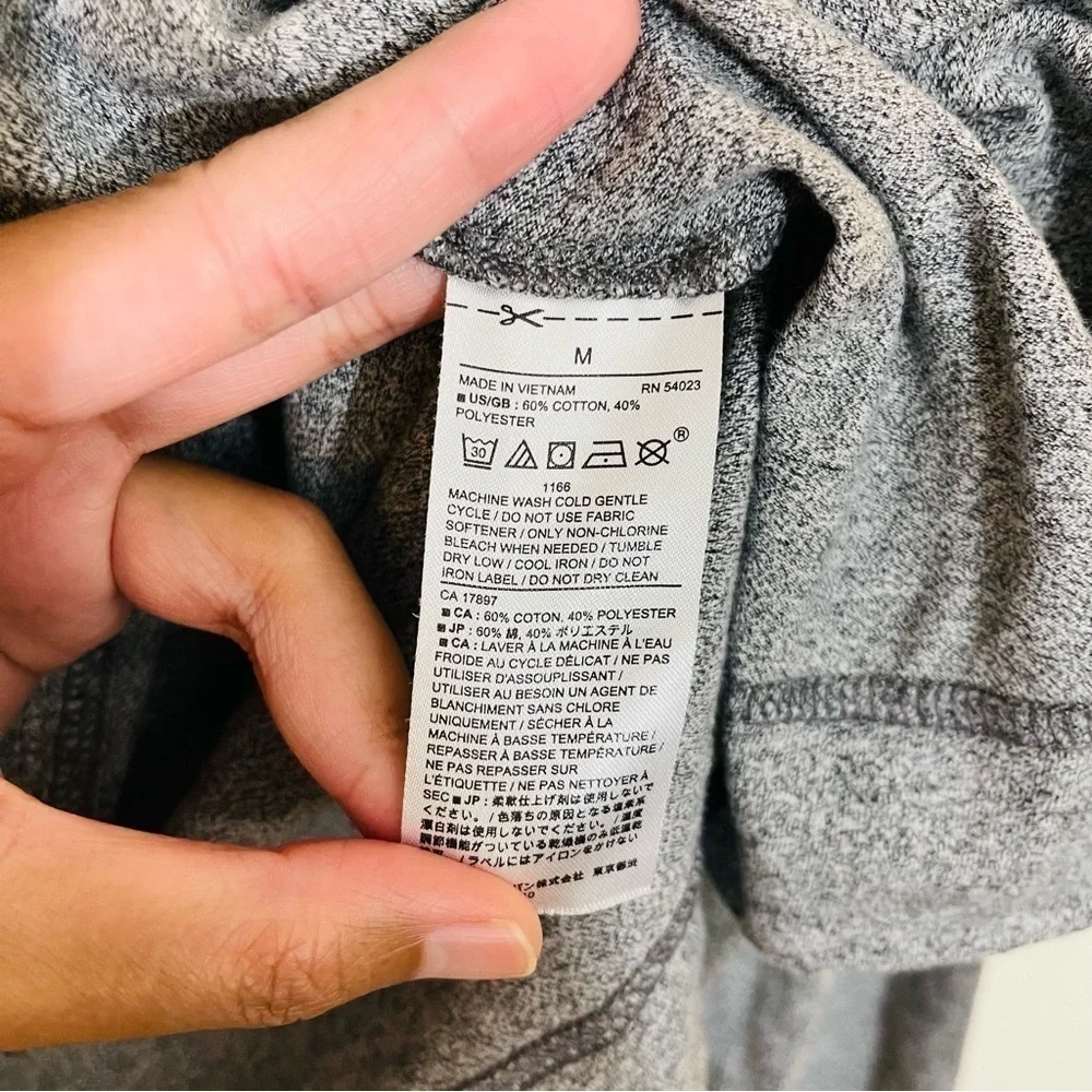 Banana Republic Quick Dry Half Zip Long Sleeve Sweatshirt Men Size  M Color Gray
